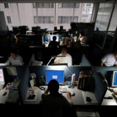 Tăng ca ảnh hưởng ra sao đến quyết định chuyển việc của người Nhật?